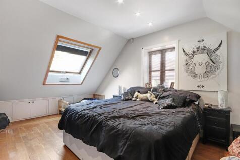 11 - Bedroom One.jpg