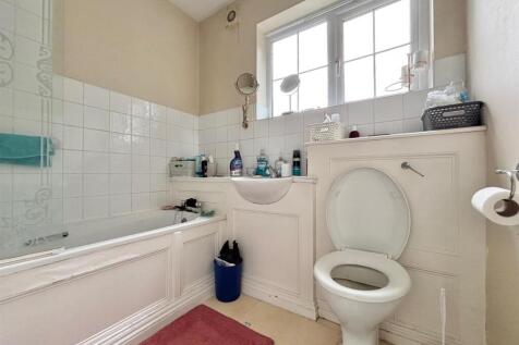 GROUND FLOOR BATHROOM