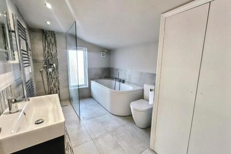 WhatsApp Image 20251203 at 113936_2b8e1ac1.jpg