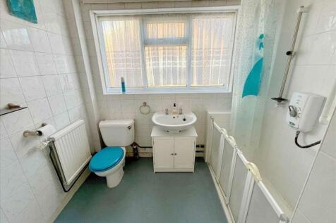 SHOWER ROOM/WC