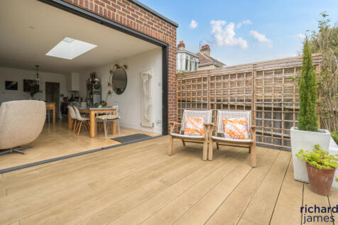 c225ee9db4e4476f9936bdcab3b01a92