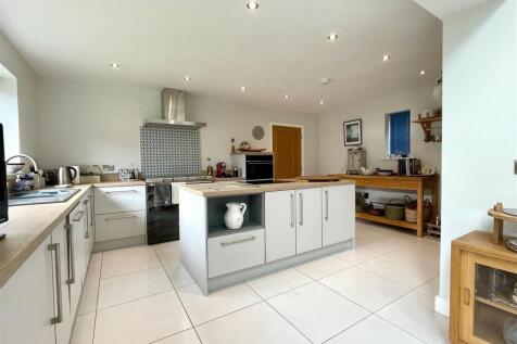KITCHEN/BREAKFAST/DINING ROOM