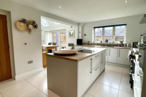 KITCHEN/BREAKFAST/DINING ROOM