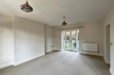 Sitting Room (4).JPG
