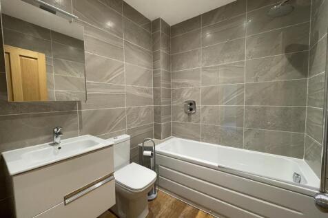 Main Bathroom.JPG