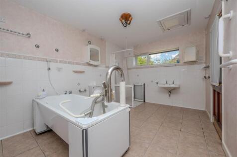 En-Suite Bathroom
