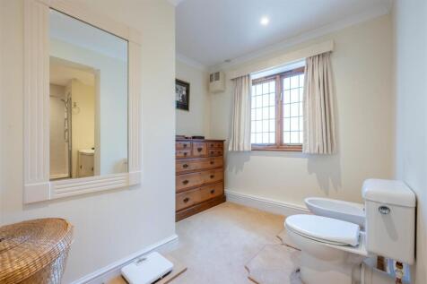 Principal Bedroom En-Suite 2