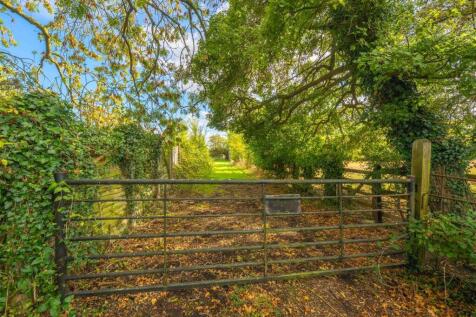 Access road to back field and barn.jpg