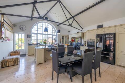 Open Plan Dining Kitchen Living Area