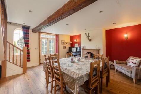 Entrance/Dining Hall