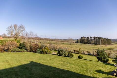 Gardens &amp; Setting