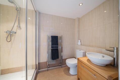 Master Ensuite (Farmhouse)