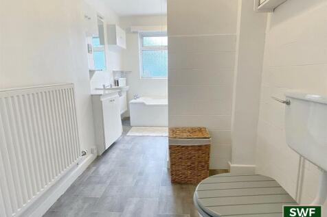 Bathroom1.jpg