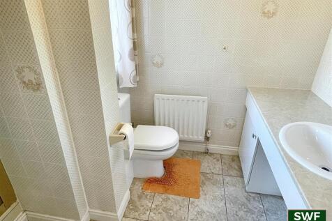 ensuite.jpg