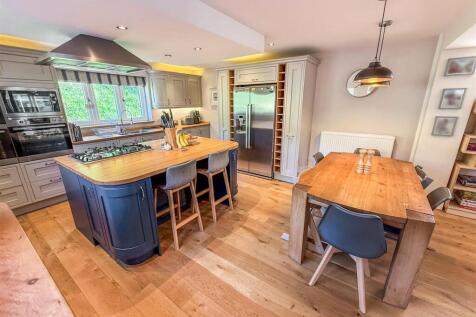 Kitchen/ Dining Room