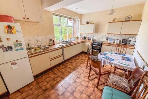 Kitchen/ Breakfast Room