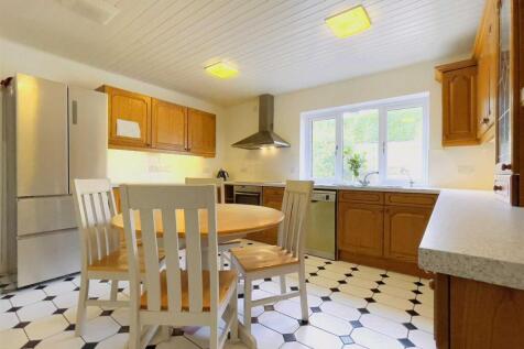 Kitchen/ Breakfast Room