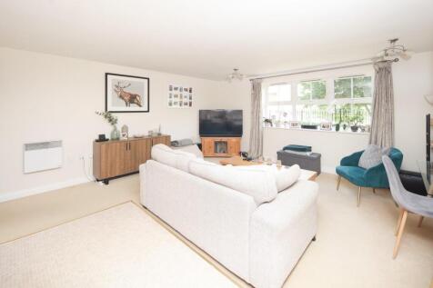 3 Birch Meadow Close lounge kitchen-2.jpg