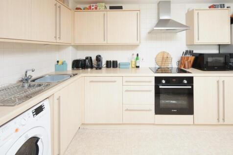 3 Birch Meadow Close kitchen.jpg