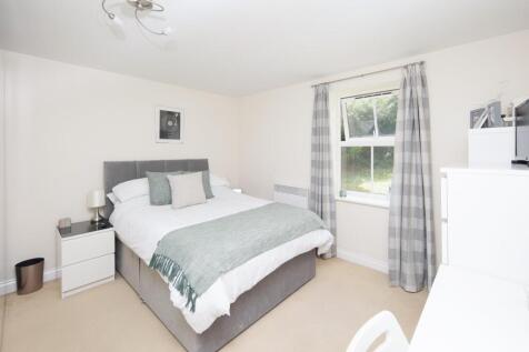 3 Birch Meadow Close bedroom.jpg