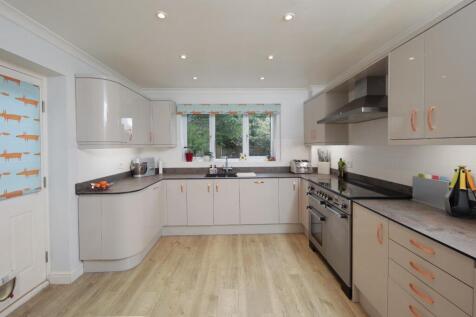 9 Mark Antony Drive Cv34-5.jpg