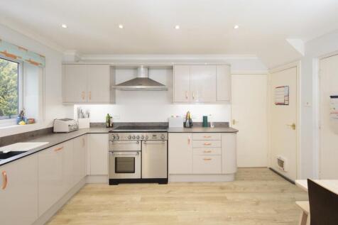 9 Mark Antony Drive Cv34-6.jpg