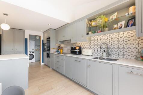 kitch and family room-4ed1.jpg