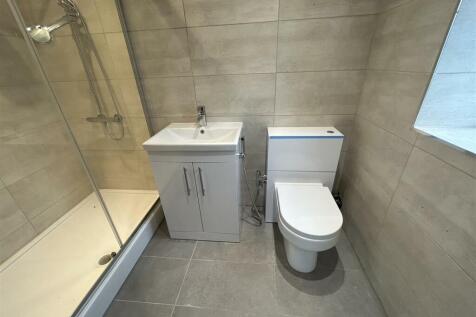 EN SUITE SHOWER ROOM