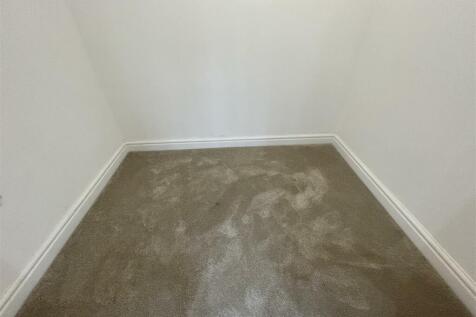 DRESSING ROOM