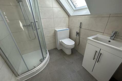 EN SUITE SHOWER ROOM