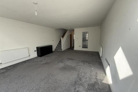 LOUNGE &amp; DINING AREA