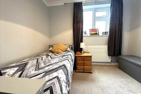 Bedroom (front)