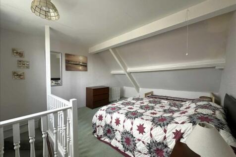 Bedroom/Attic Room