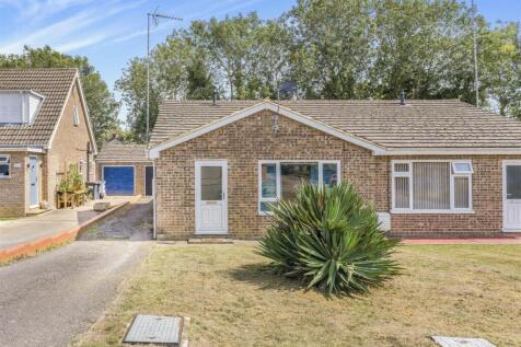 49 Central Avenue, Woodford Halse-3.jpg