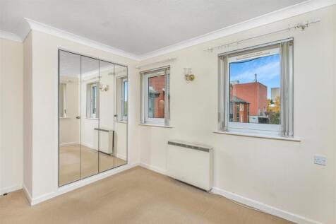 39 Chamberlaine Court, Banbury-14.jpg