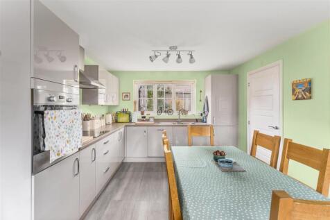 55 Yarrow Road, Bodicote-13.jpg