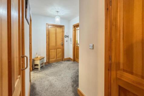 GROUND FLOOR APARTMENT HALLWAY