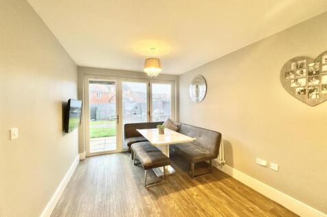 OPEN PLAN KITCHEN / DINING ROOM