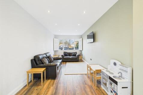 LIVING ROOM/FAMILY ROOM