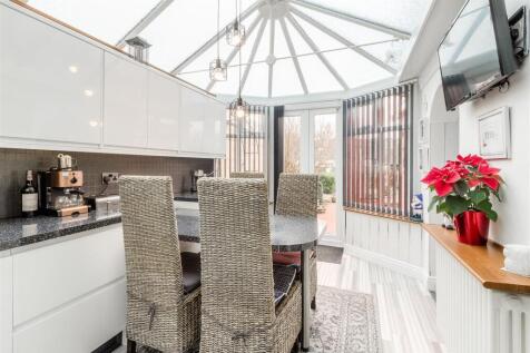 128 Watling Street, Grendon