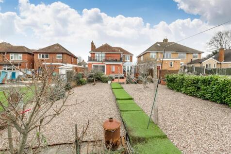 128 Watling Street, Grendon