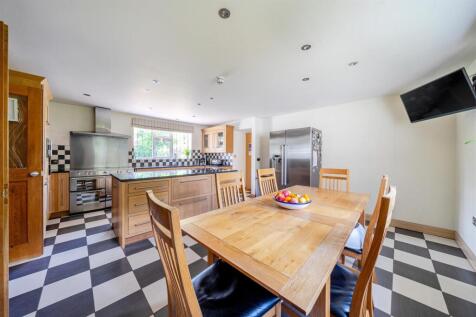 19 Billington Road East