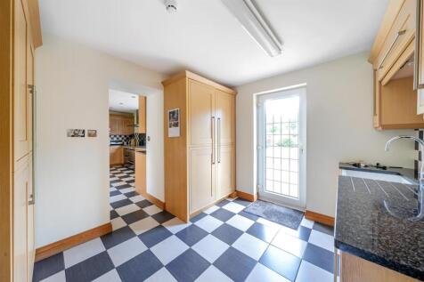 19 Billington Road East