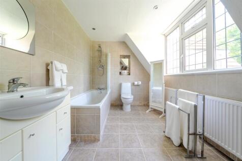 19 Billington Road East