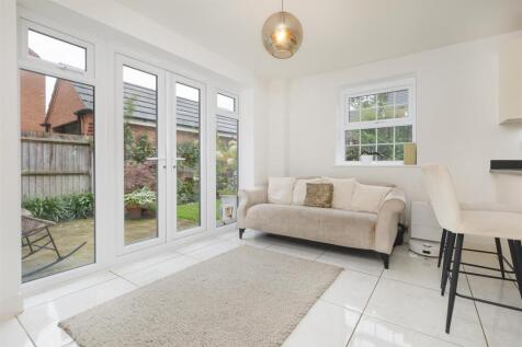 54 Hilary Bevins Close