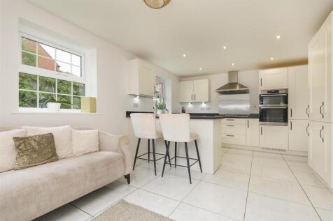 54 Hilary Bevins Close