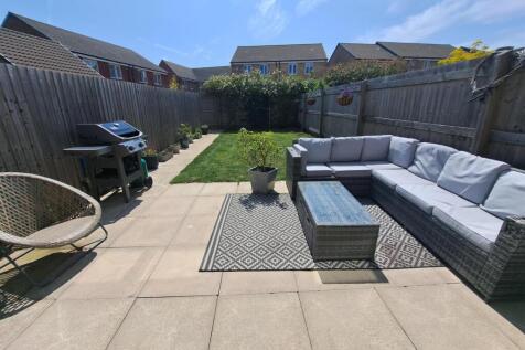 Dragonfly Way, Pineham