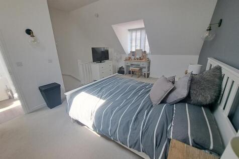 Dragonfly Way, Pineham