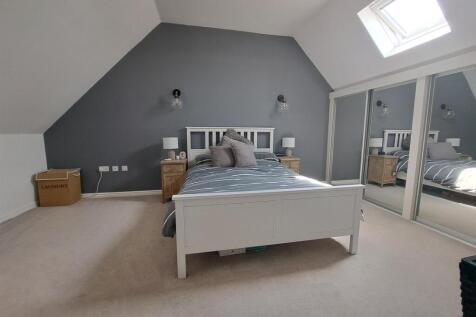 Dragonfly Way, Pineham