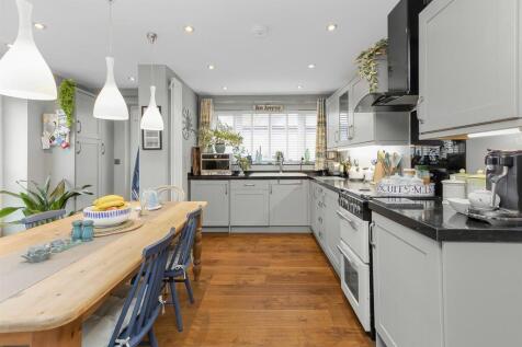 16 School Street, Church Lawford (17).jpg